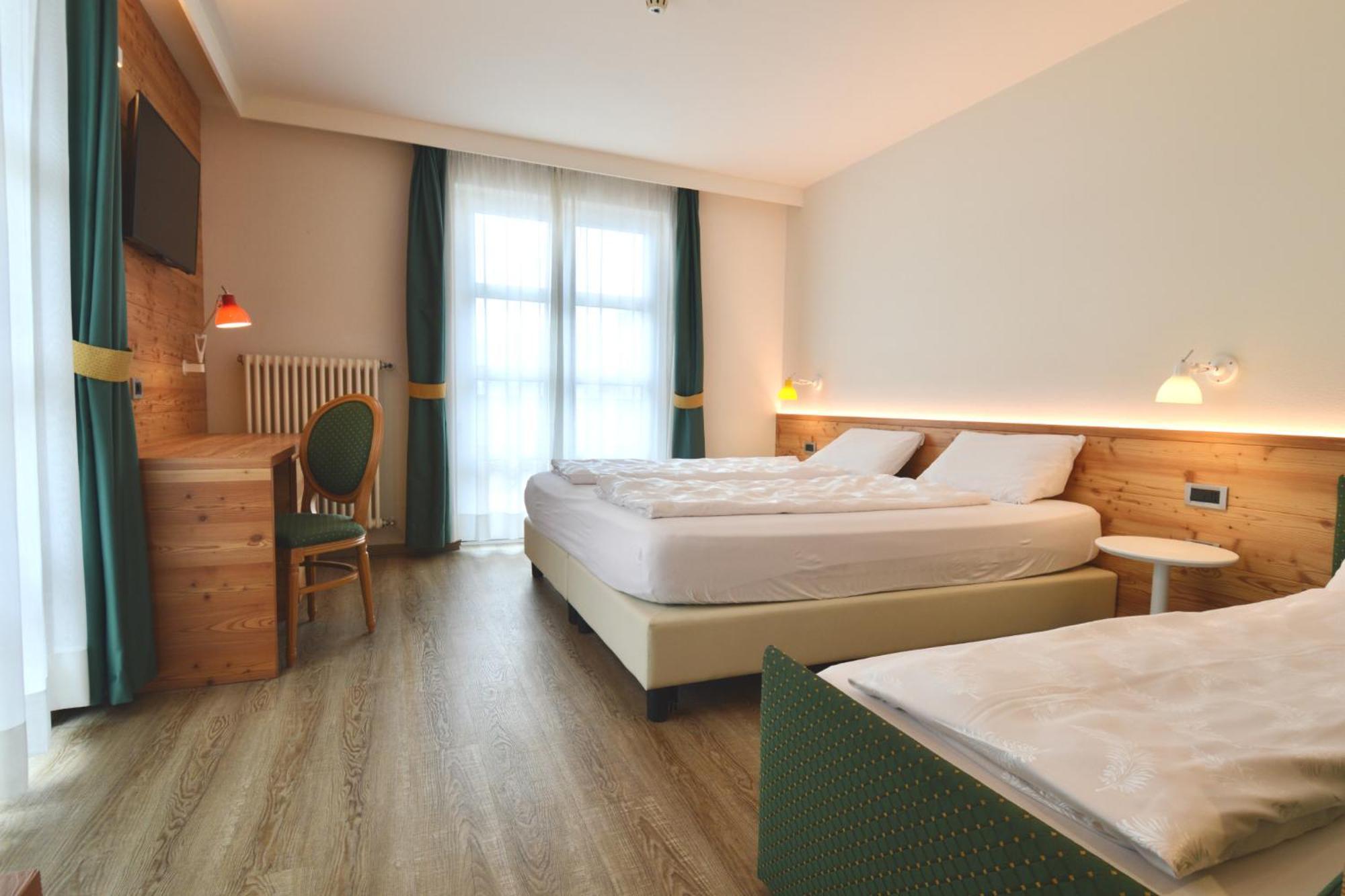 Alpholiday Dolomiti Wellness & Family Hotel Dimaro Rom bilde