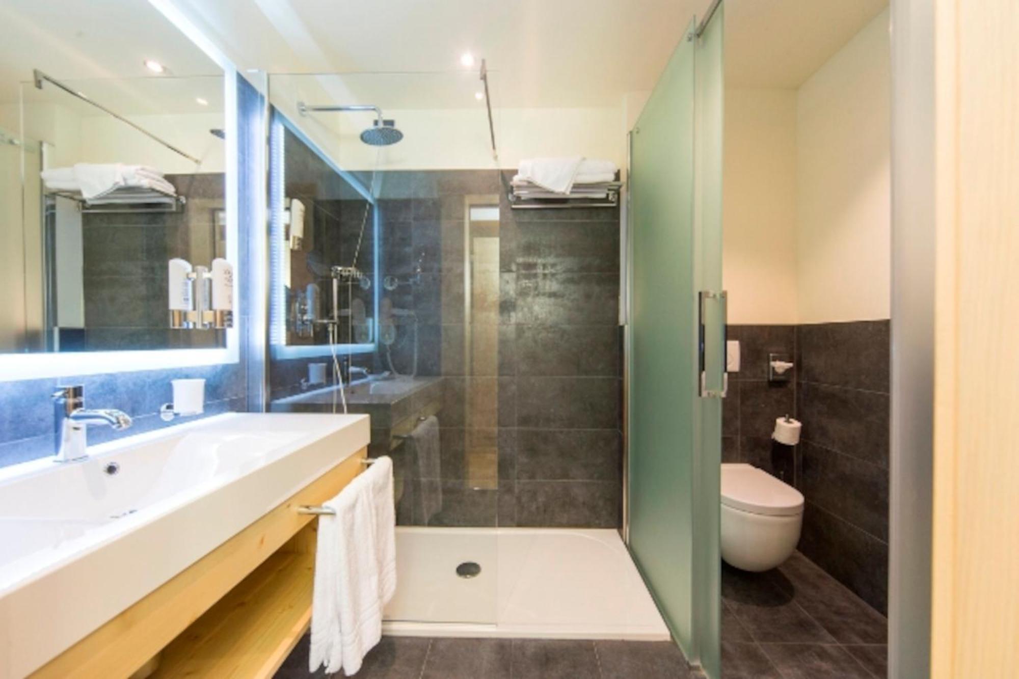 Alpholiday Dolomiti Wellness & Family Hotel Dimaro Rom bilde