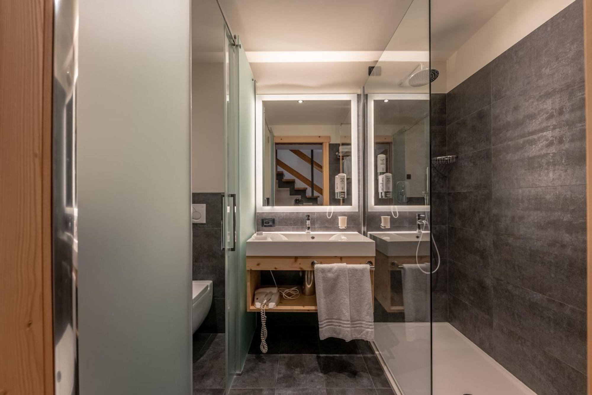 Alpholiday Dolomiti Wellness & Family Hotel Dimaro Rom bilde