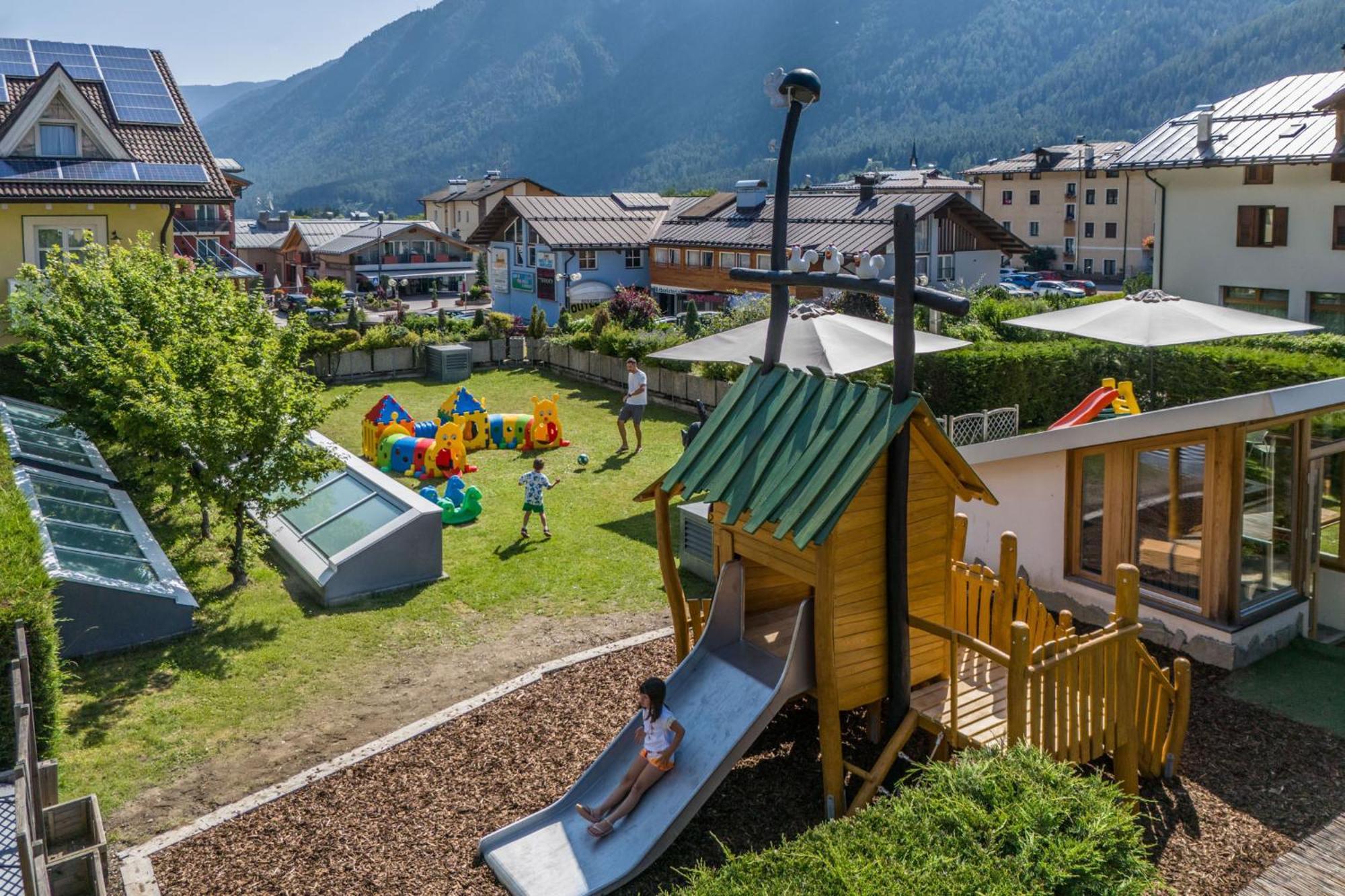 Alpholiday Dolomiti Wellness & Family Hotel Dimaro Eksteriør bilde