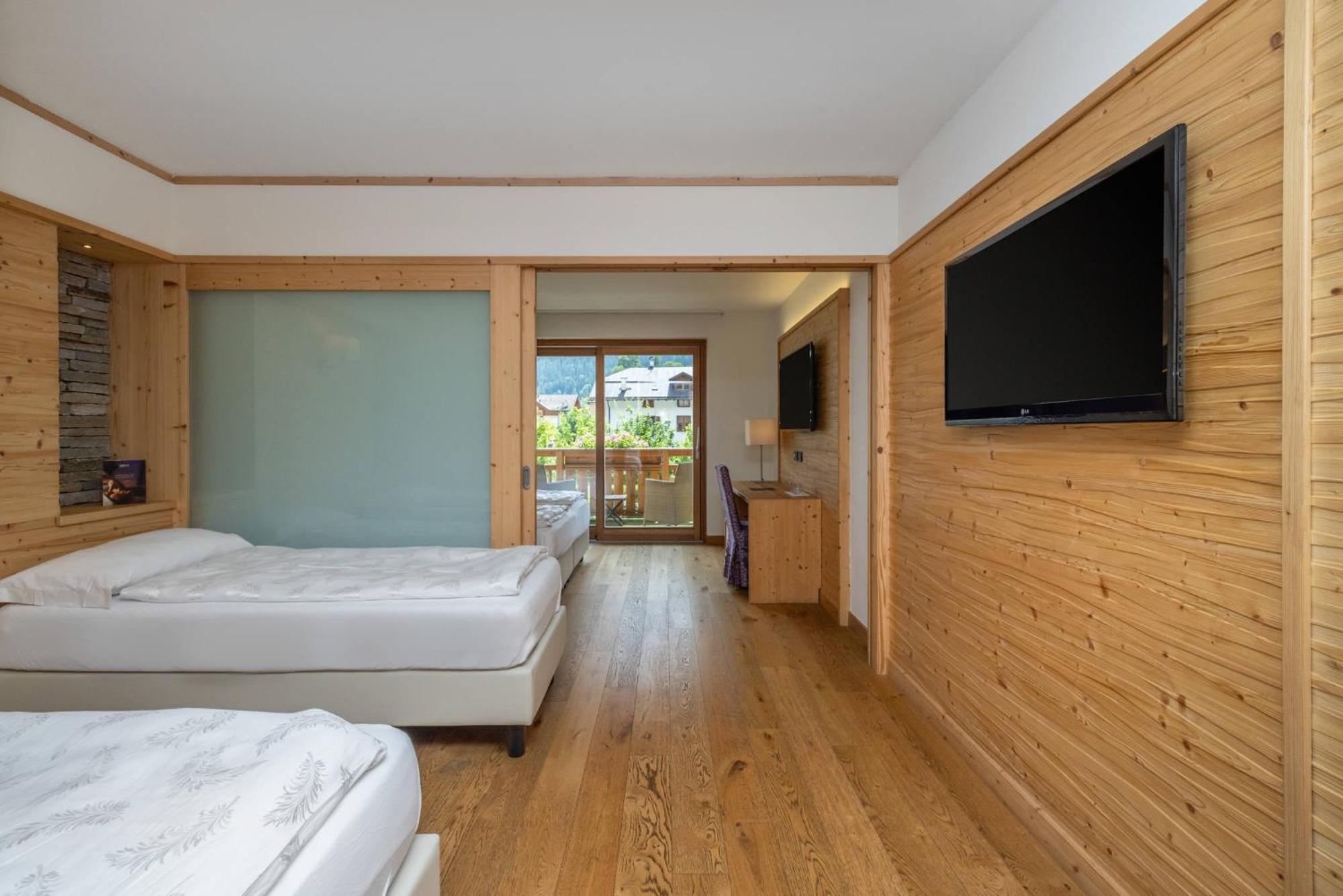 Alpholiday Dolomiti Wellness & Family Hotel Dimaro Rom bilde