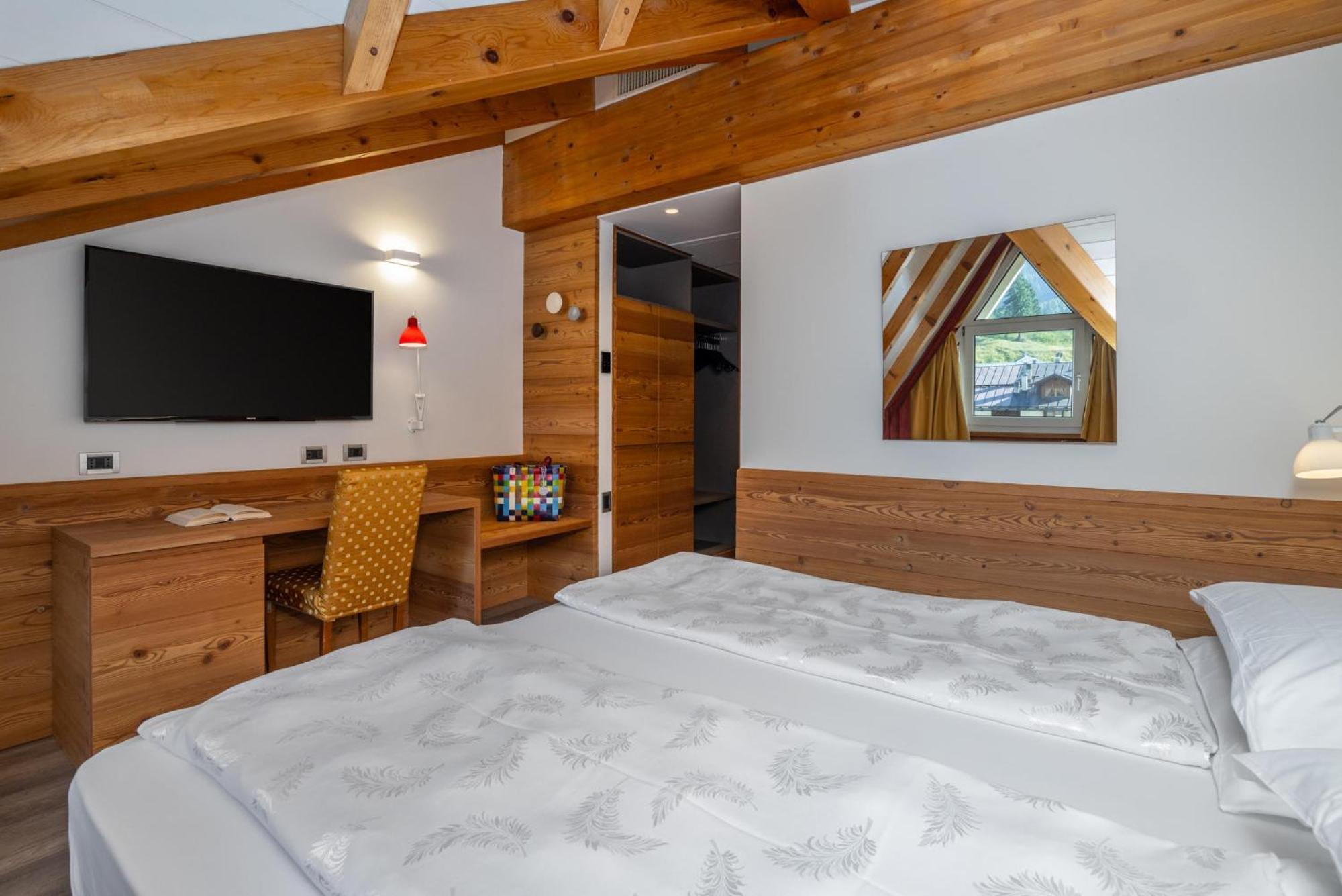Alpholiday Dolomiti Wellness & Family Hotel Dimaro Rom bilde