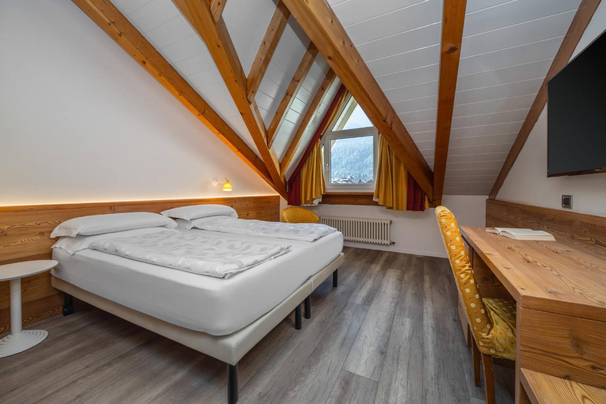 Alpholiday Dolomiti Wellness & Family Hotel Dimaro Rom bilde