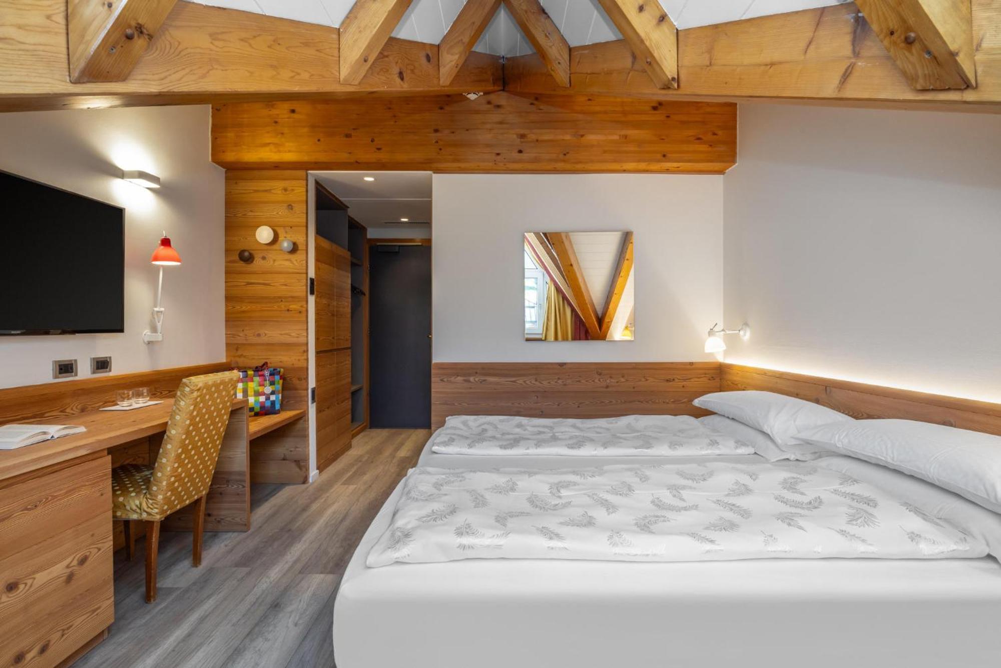 Alpholiday Dolomiti Wellness & Family Hotel Dimaro Rom bilde