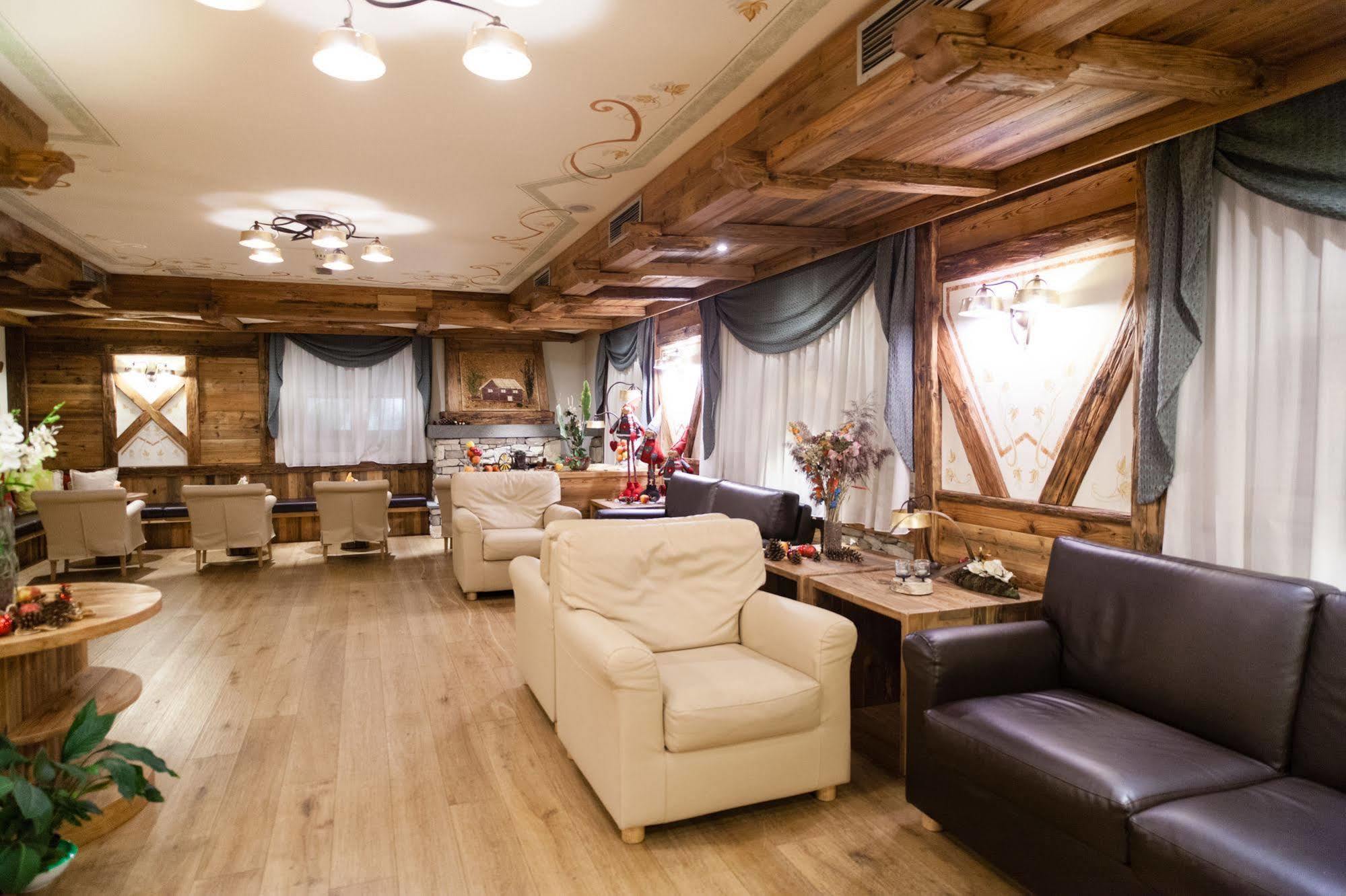 Alpholiday Dolomiti Wellness & Family Hotel Dimaro Eksteriør bilde