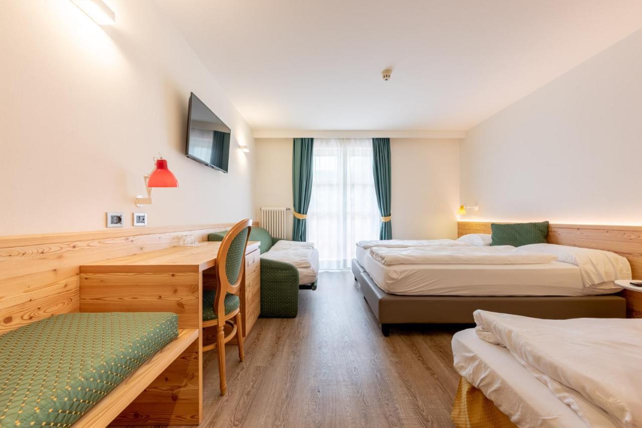 Alpholiday Dolomiti Wellness & Family Hotel Dimaro Eksteriør bilde